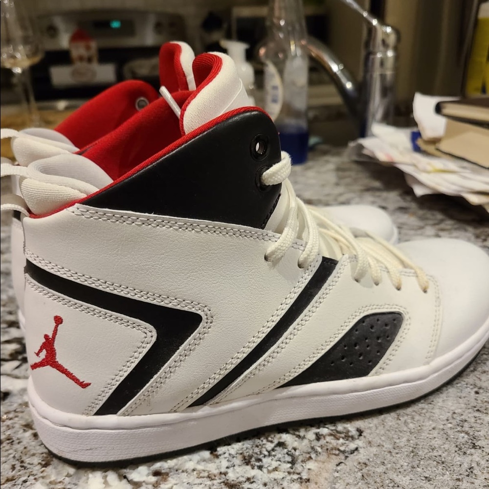Jordan Men’s Flight Legends size 9